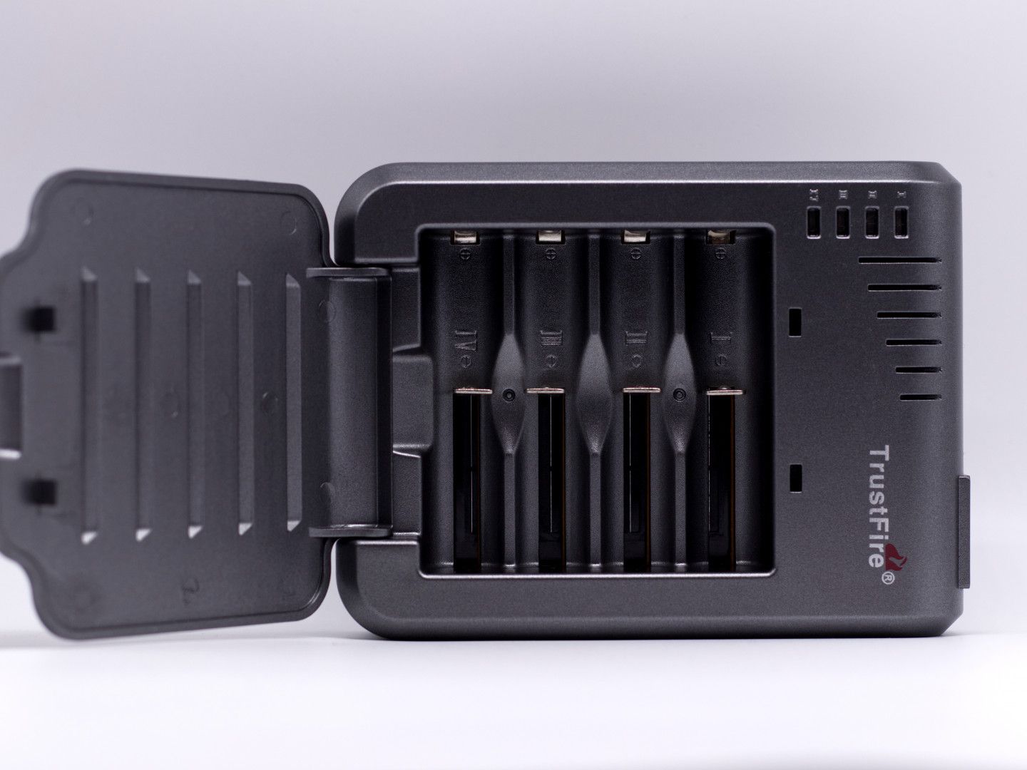 Trustfire Quad Charger