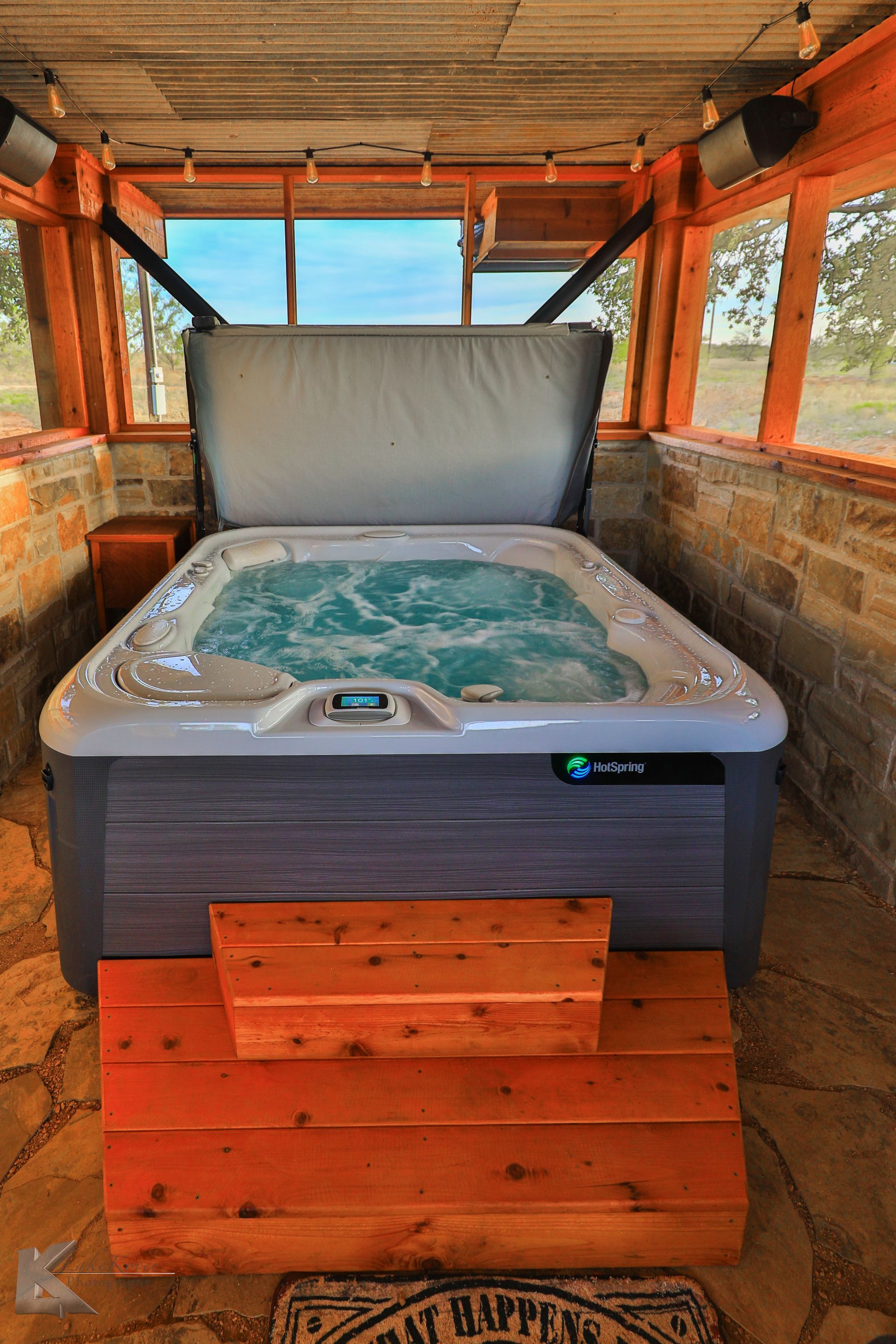 hot tub at the magic treehouse in baird TX airbnb