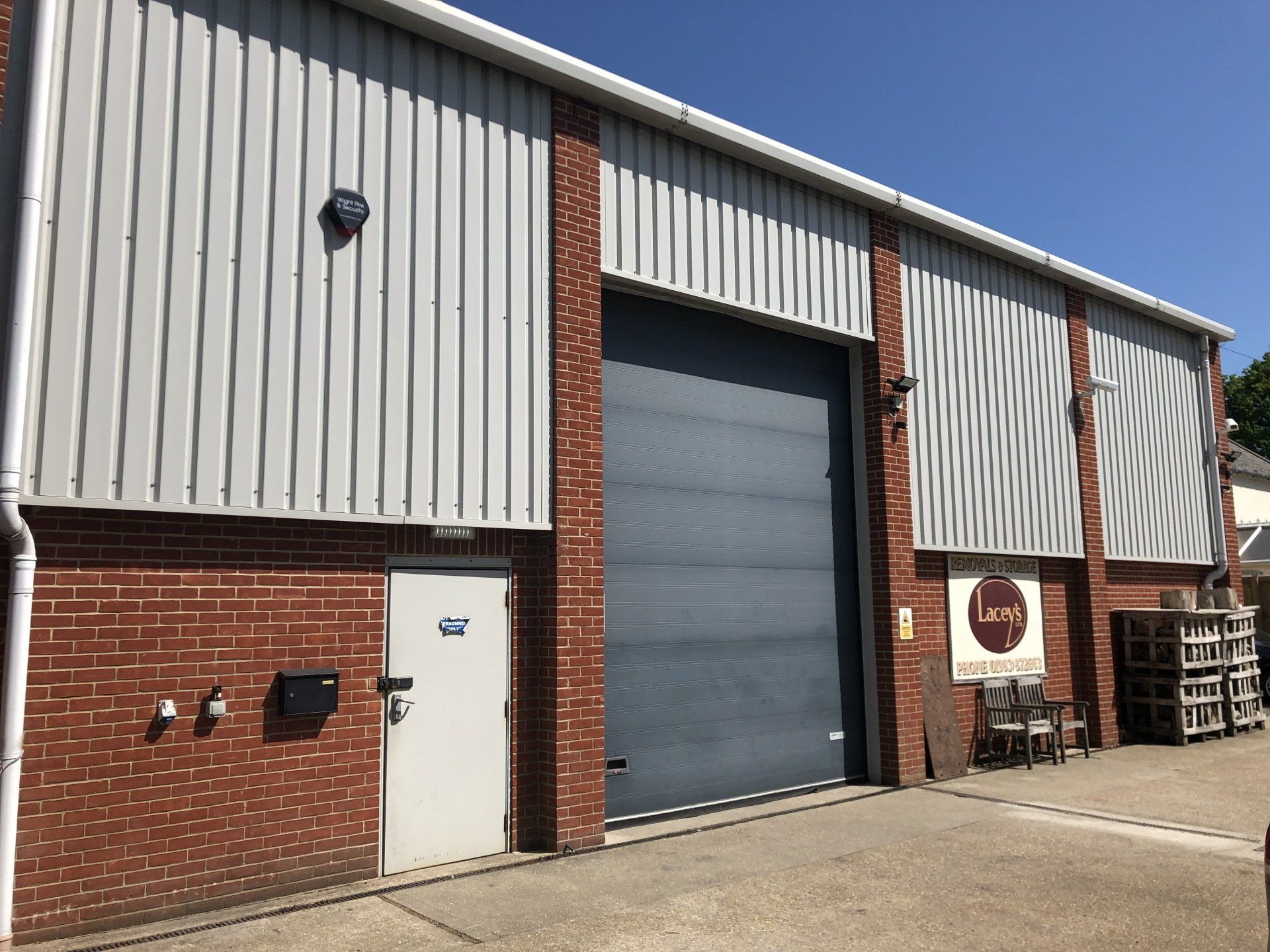 An image of the outside o Laceys Isle of Wight Removals purpose brick built storage unit