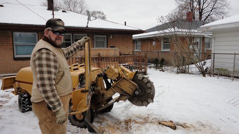Tree stump machine