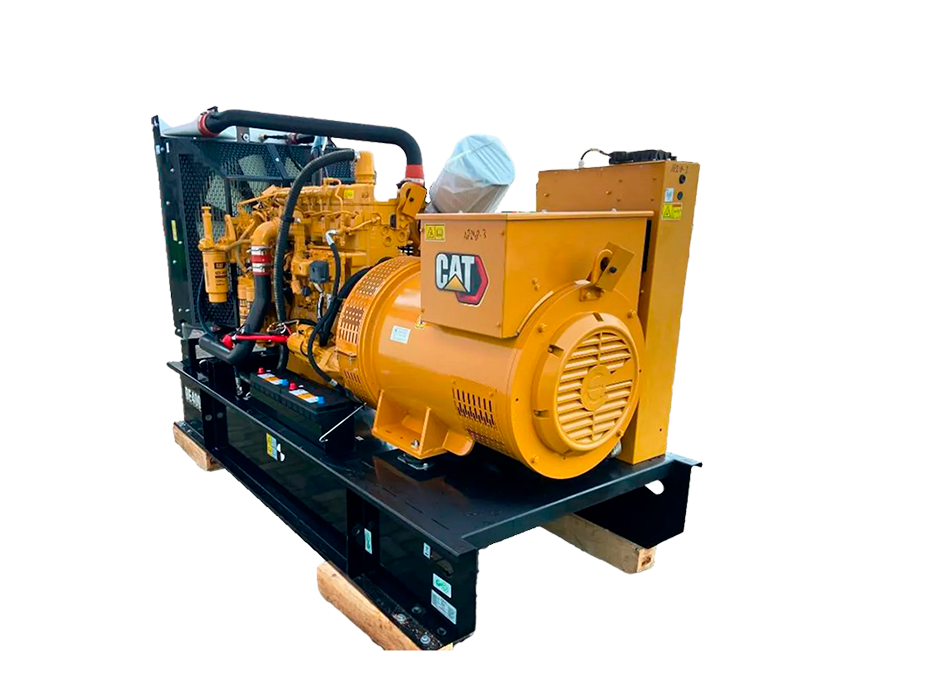 Générateur Caterpillar jaune sur châssis noir, en extérieur.