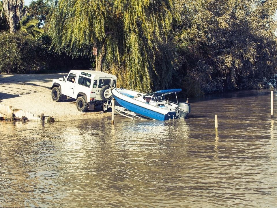 A Quick Guide to Safely Hitching Your Boat