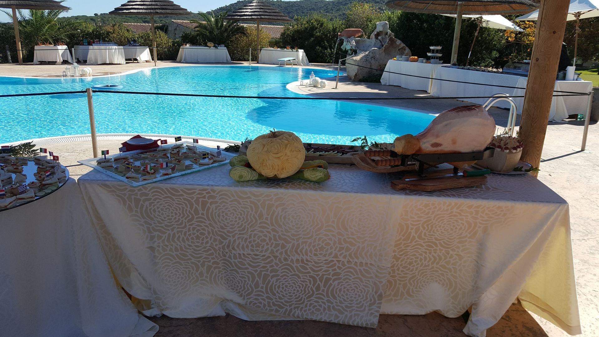 ristorante con piscina per eventi a San Teodoro