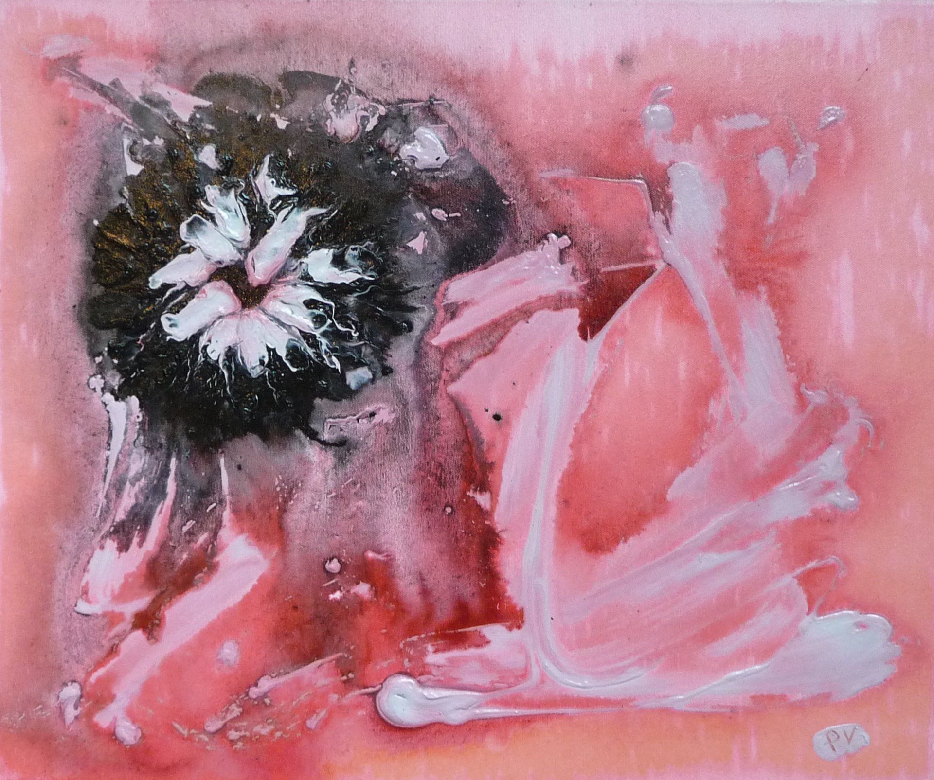 Abstracte roze bloemenschilderij met een donkere bloem aan de linkerkant en lichtroze blaadjes aan de rechterkant.