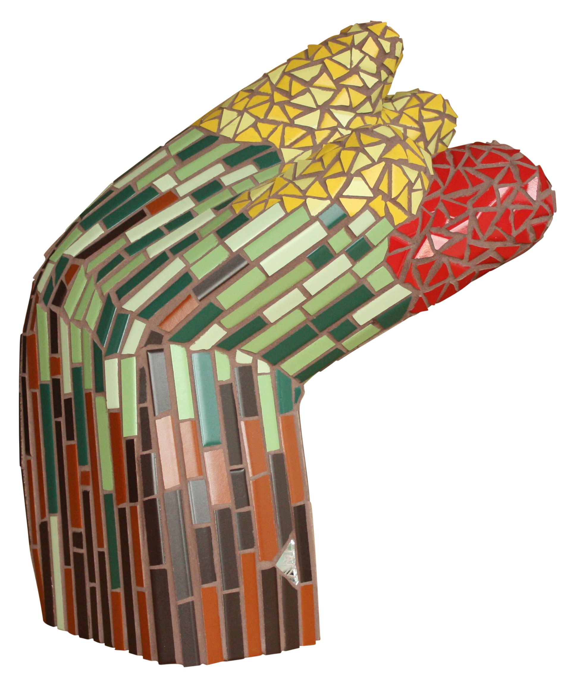 Abstracte mozaïek van een gebogen hand met groene, gele en rode tegelsegmenten.