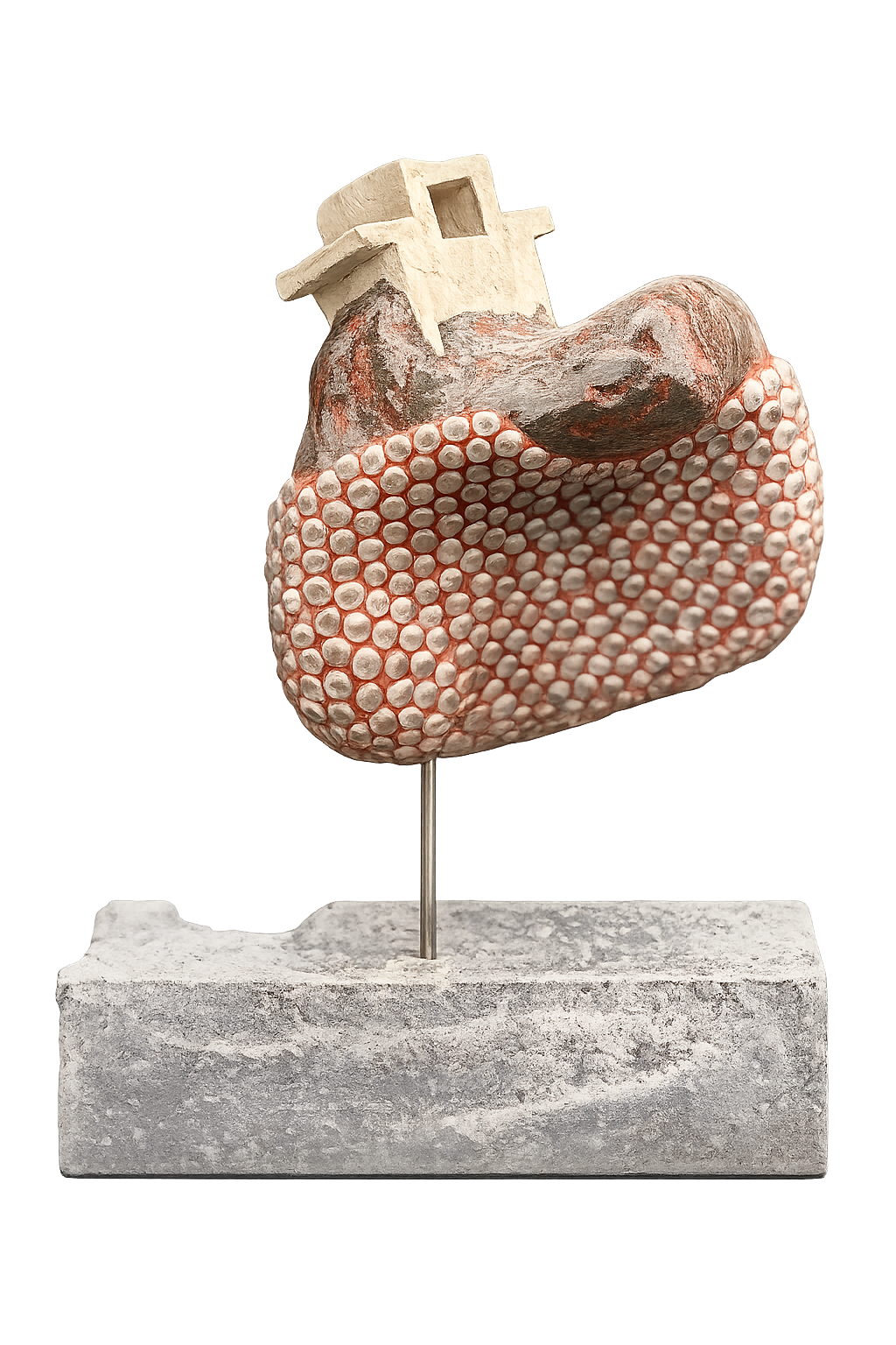 Abstracte sculptuur met een gestructureerde, rood-beige vorm, gemonteerd op een metalen staaf op een stenen sokkel.