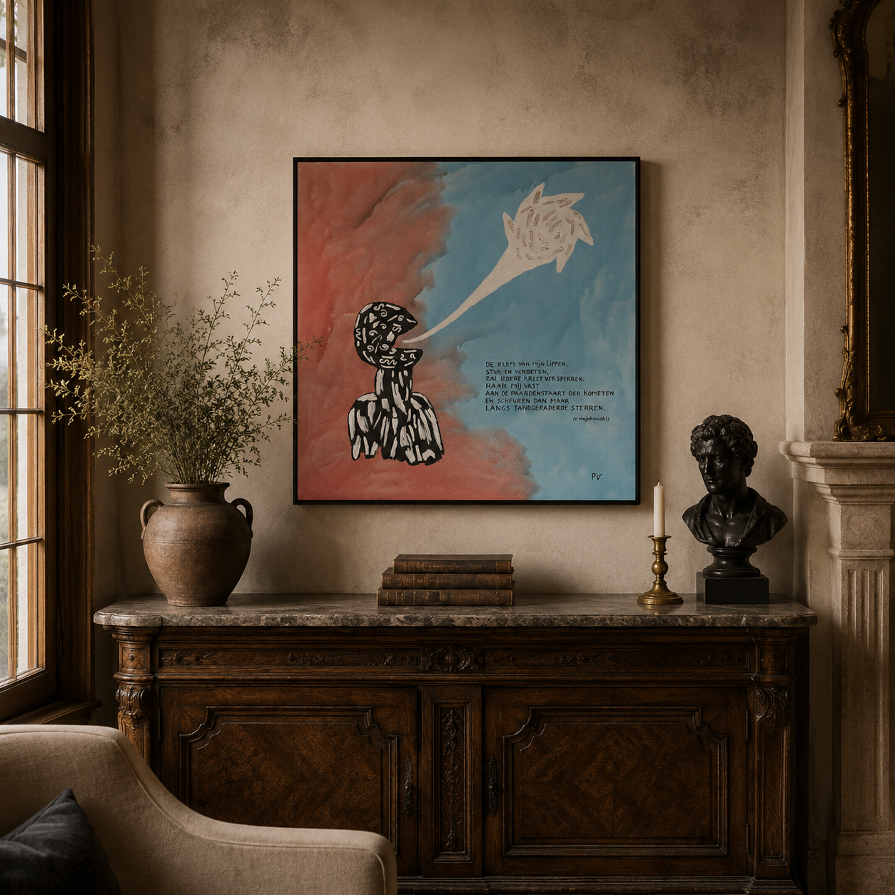 Elegante kamer met donkerhouten kast, abstracte kunst, buste, vaas en fauteuil.