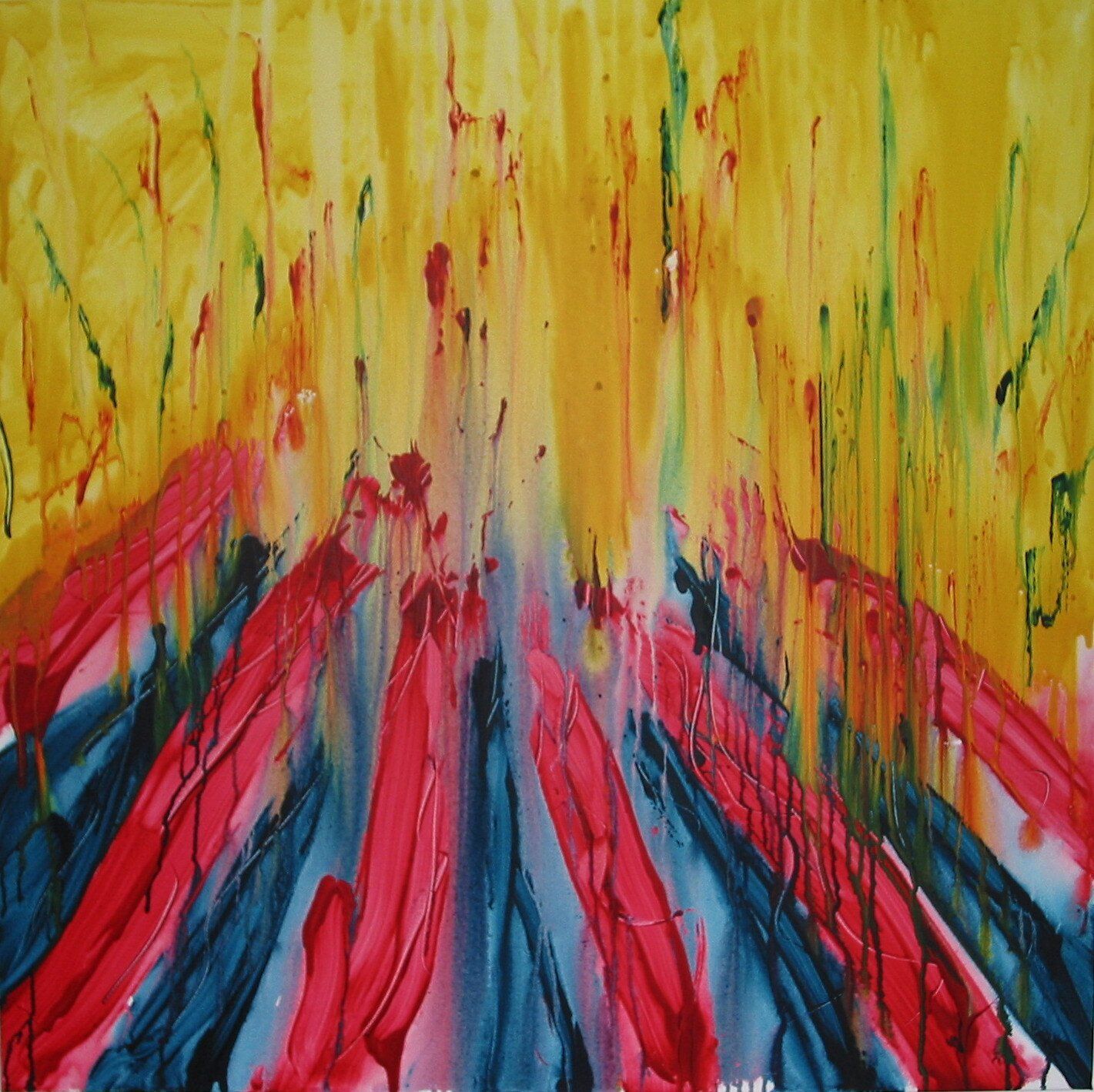 Abstract schilderij met een gele achtergrond en opvallende rode, blauwe en zwarte strepen die als stralen omhoog rijzen.
