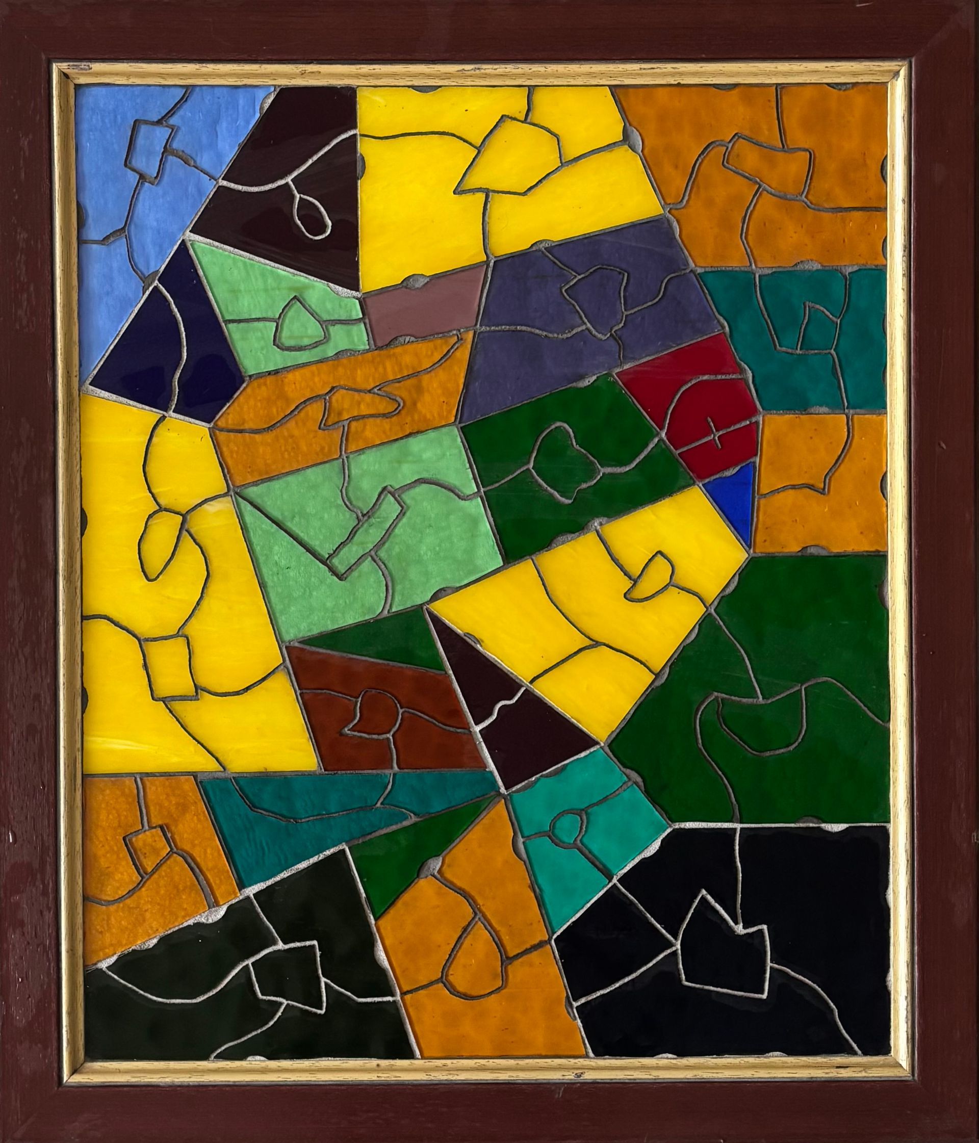 Abstracte mozaïek van kleurrijke geometrische vormen in een ingelijst kunstwerk.