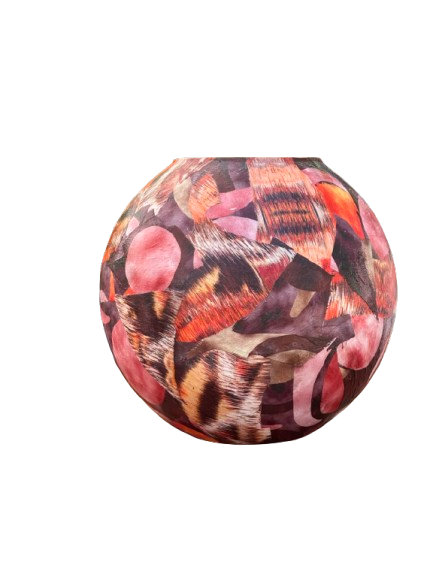 Abstracte cirkelvormige kunstwerken in rode, oranje en bruine tinten met gelaagde, gestructureerde patronen.
