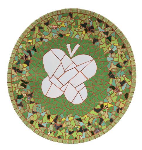 Rond mozaïek met een groen-gouden rand en een abstracte witte plant- of lintvorm in het midden.