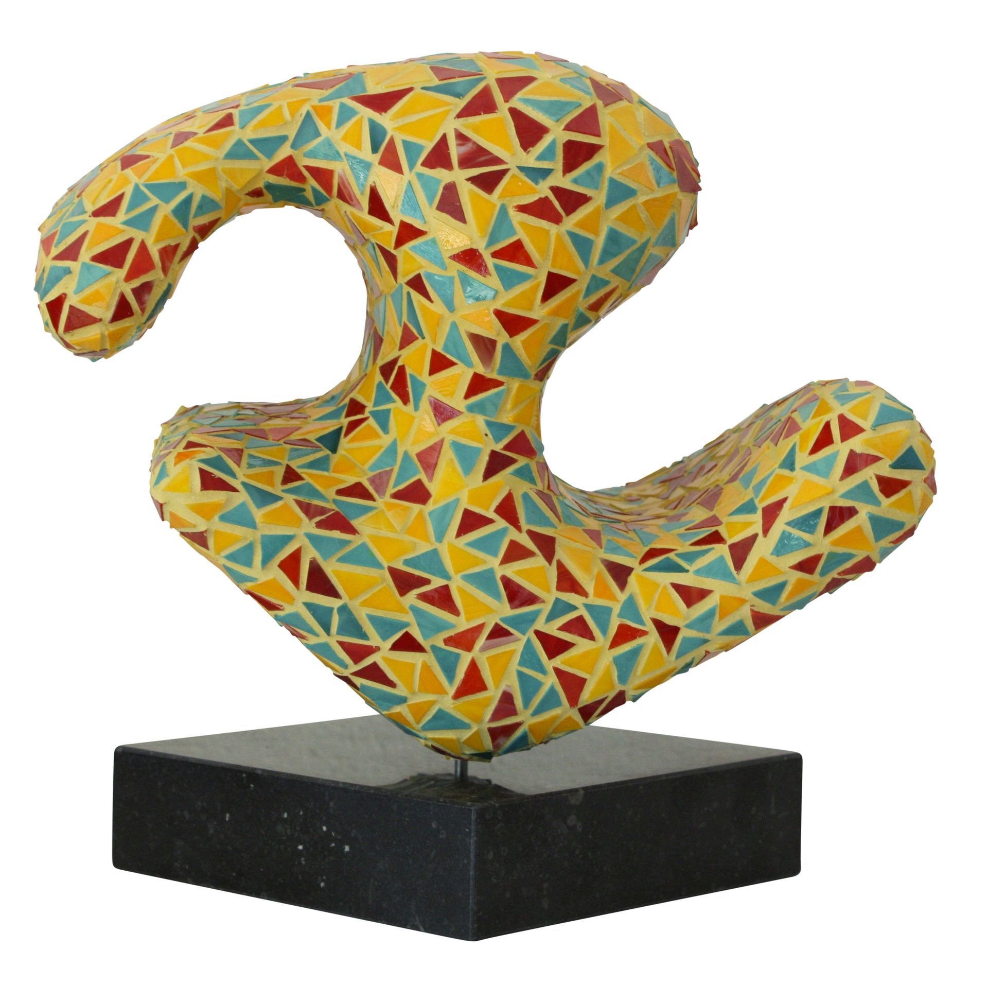 Kleurrijke mozaïek abstracte sculptuur op een zwarte sokkel