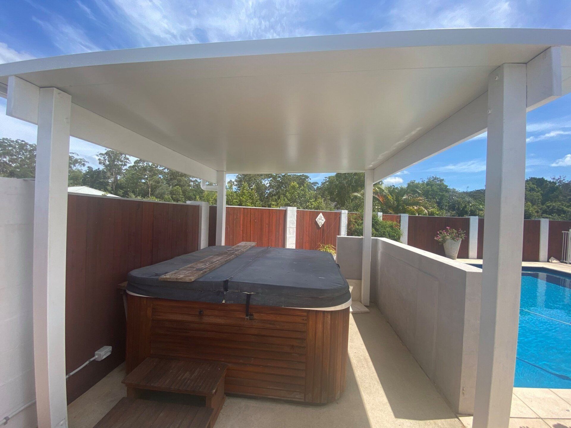 Custom patio in sunshine coast with spa Custom patio in sunshine coast with spa