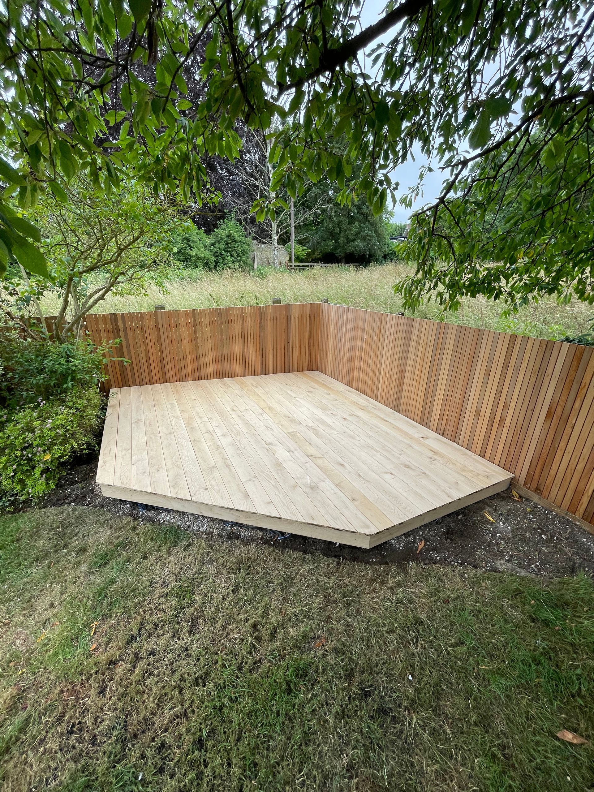 Hertfordshire Farmhouse Garden | New Cedar Fencing | Gardr