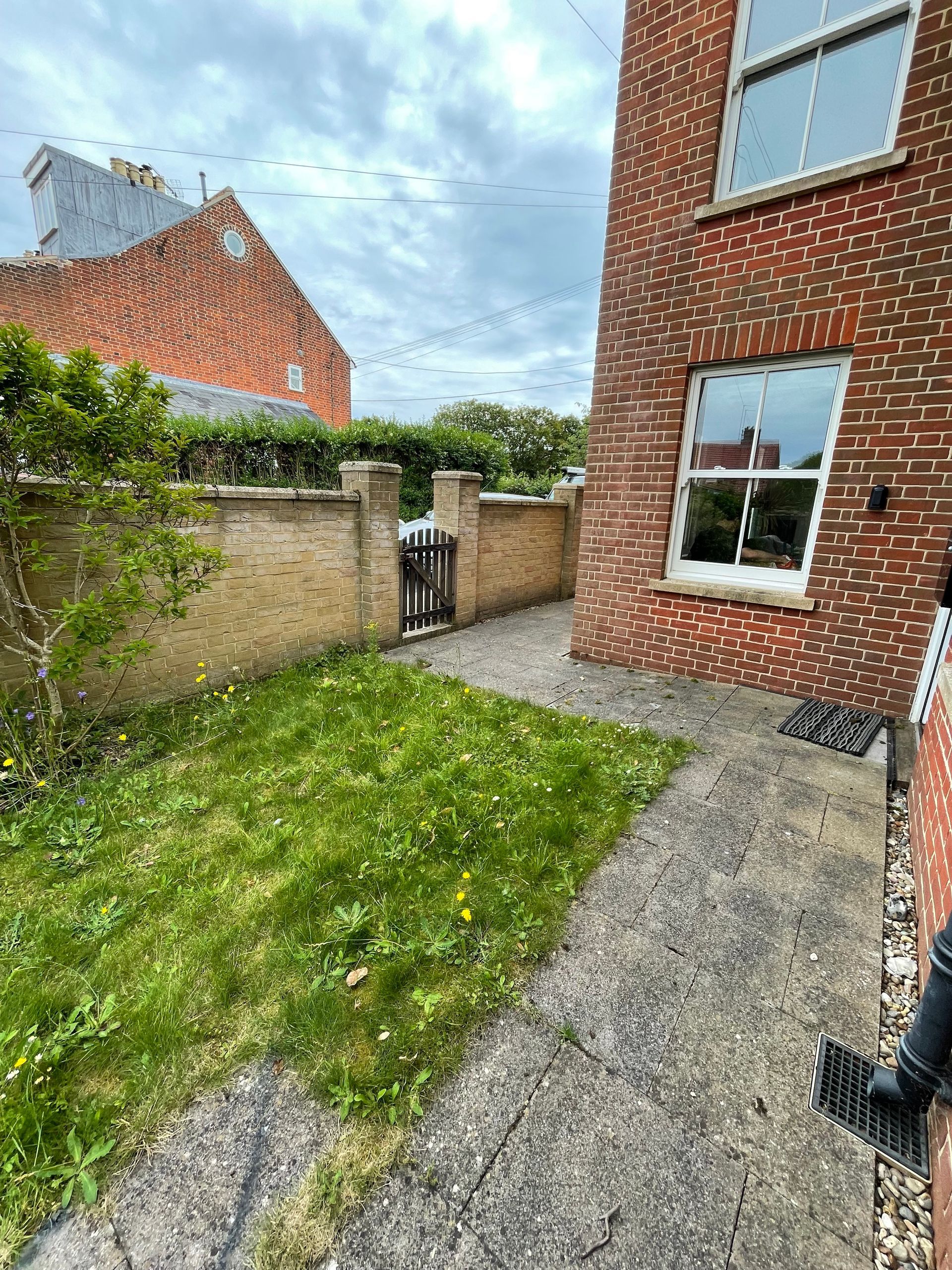 Suffolk Beach Garden | Limited Privacy | Gardr