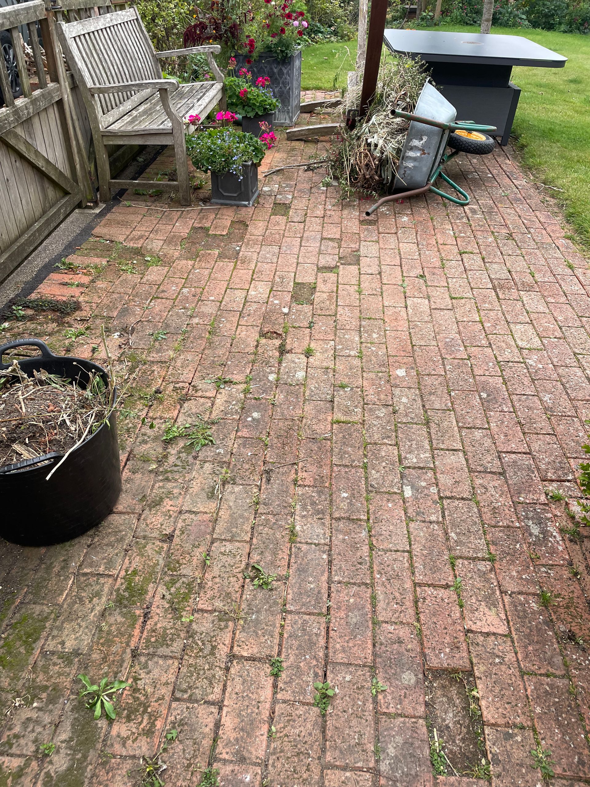 Hertfordshire Cottage | Old Paving | Gardr