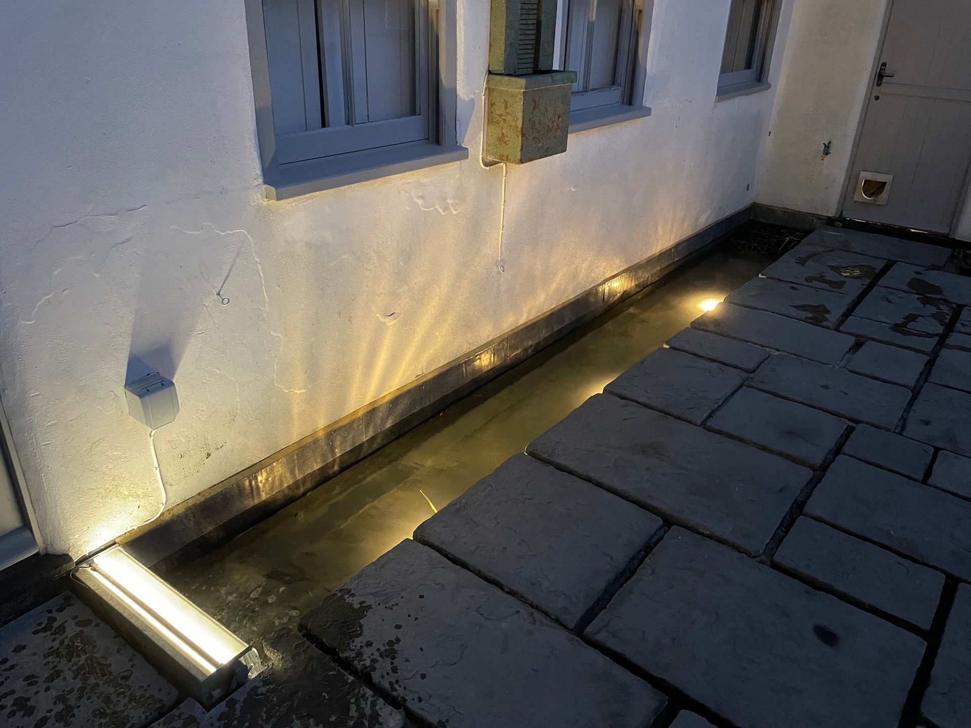 Hertfordshire Cottage | Very Cool Water Feature | Gardr