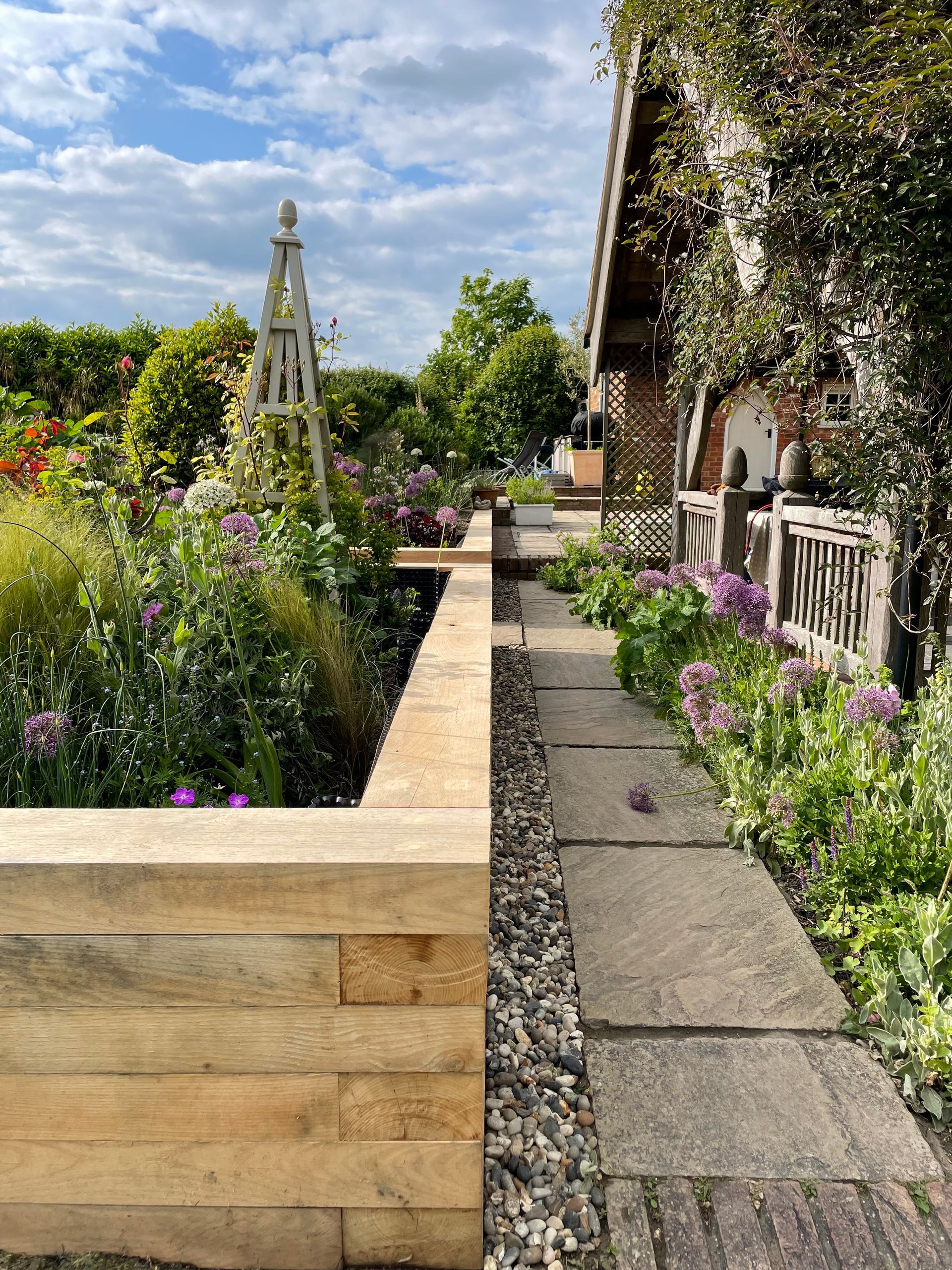 Royston Farmhouse Garden | Gardr | Glorious English Garden
