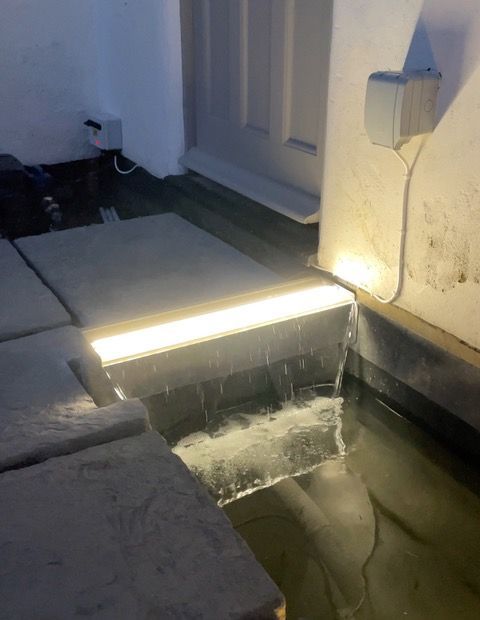 Hertfordshire Cottage | LED Water Feature | Gardr