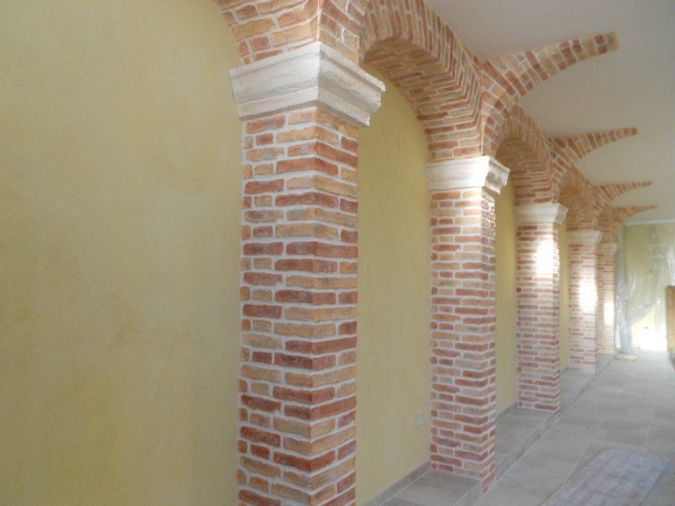 colonne in intonaco stampato effetto pietra