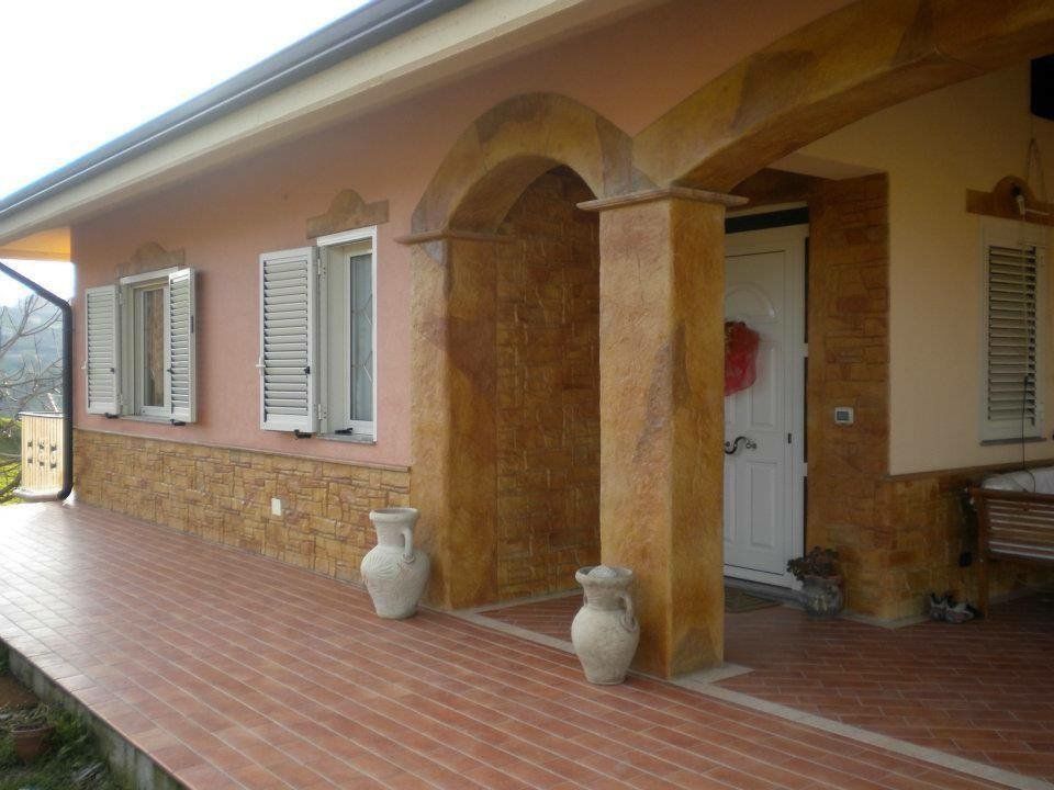 parete esterna e colonne in intonaco stampato
