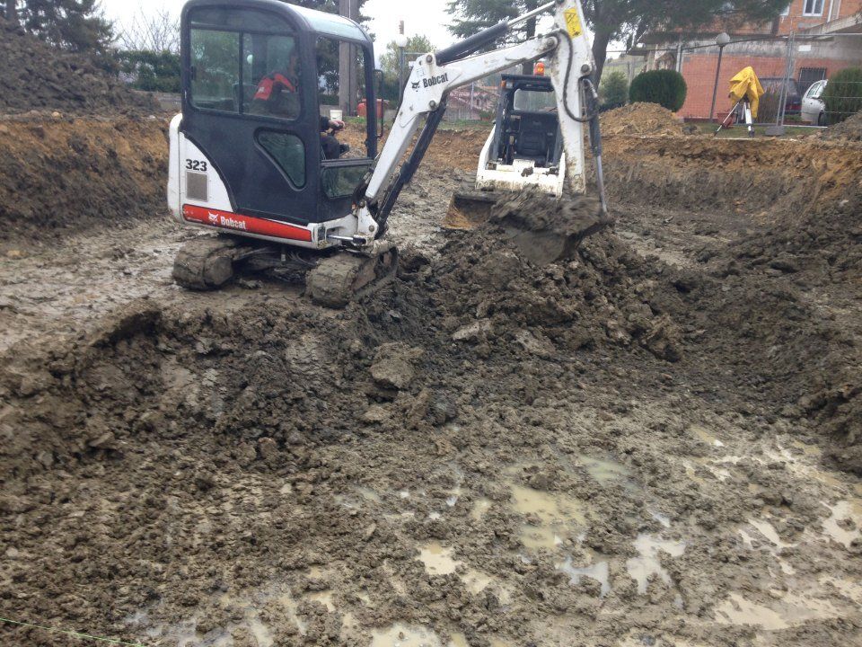 scavo con macchinari Bobcat