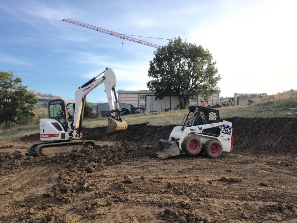 escavazione con macchine edili Bobcat