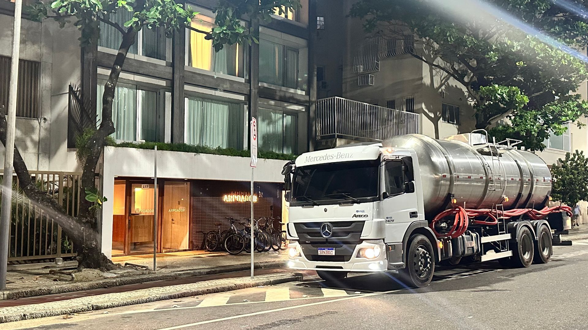 Abastecimento de água potável por caminhão pipa na Zona Sul RJ - Aqua Express