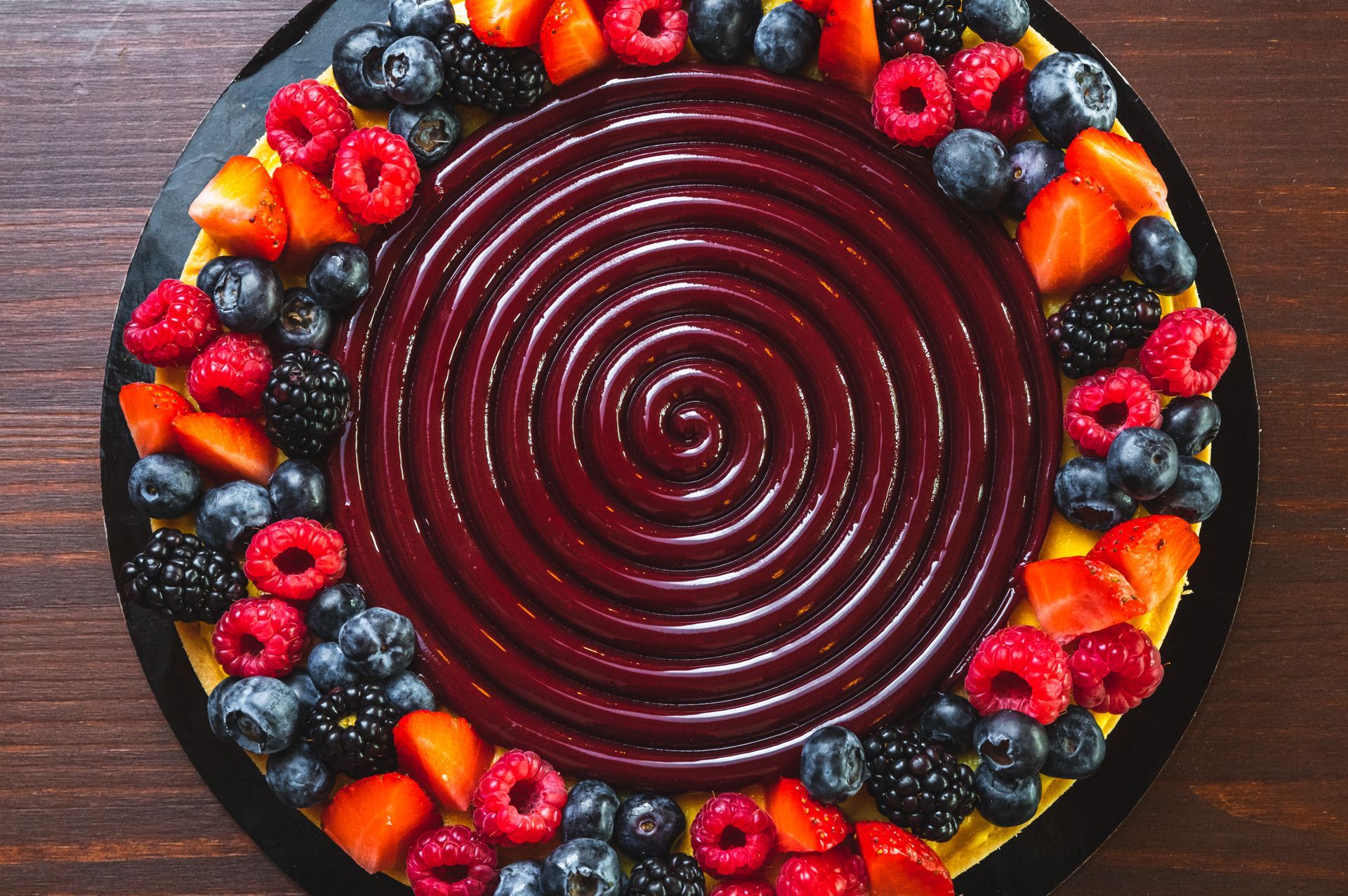 Crostata "Spirale" con frutti di bosco freschi e mousse - Osteria Rio del Sole Albairate