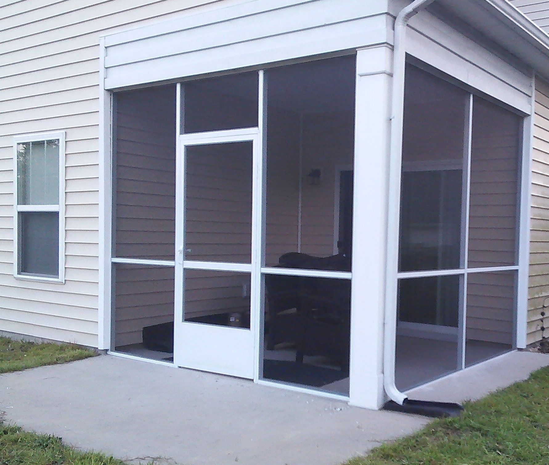 Screen Enclosure with chair rail framing in white