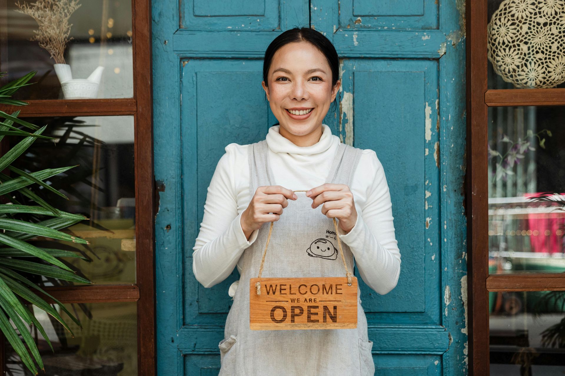 Smiling business people