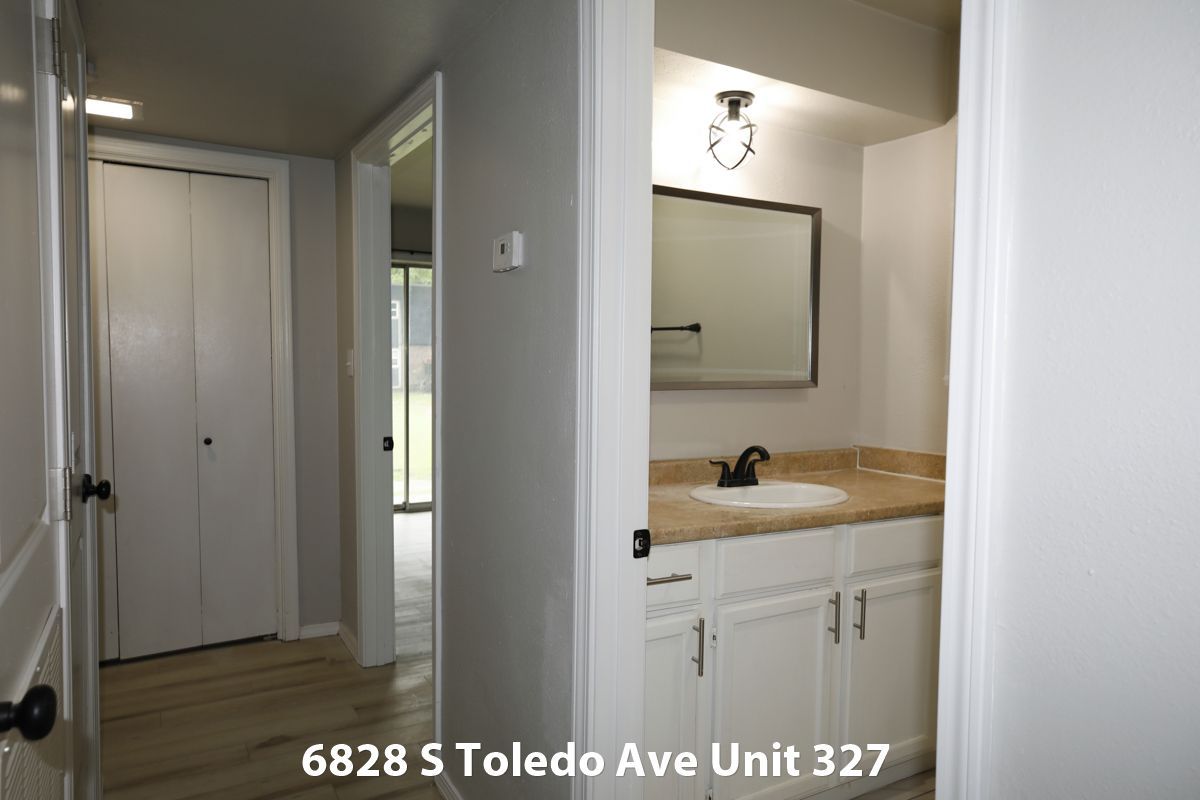 Bank-ordered condo auction 6828 S Toledo Ave, Tulsa, OK