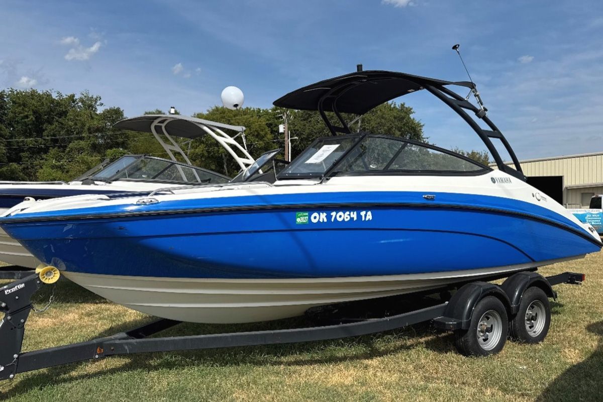 Yamaha Jet Boat