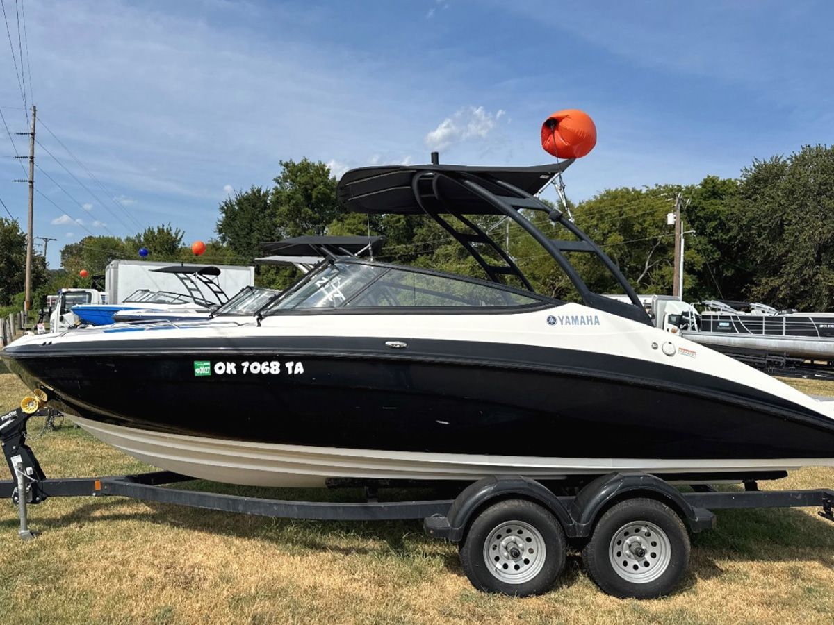 Yamaha Jet Boat