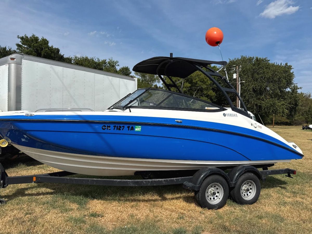 Yamaha Jet Boat