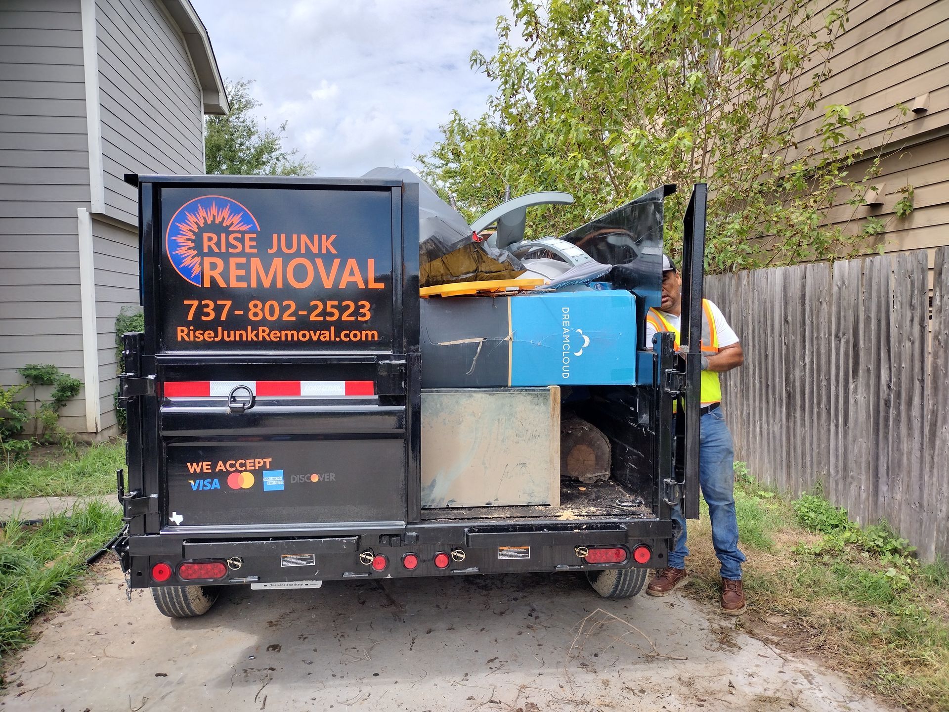 fast, affordable estate cleanouts, hoarder cleanups, austin tx, rise junk removal