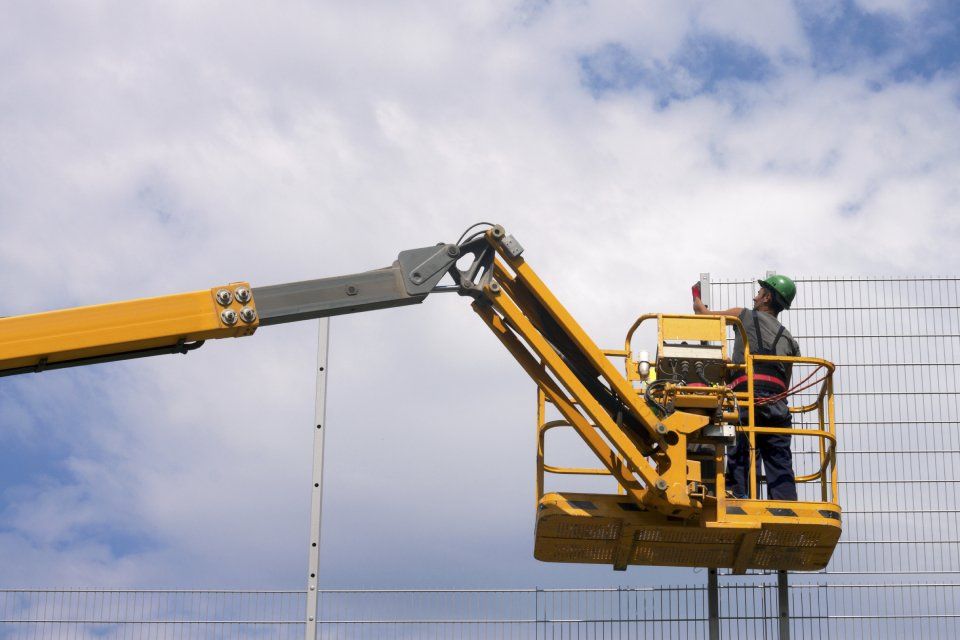 Piattaforma aerea con operatore