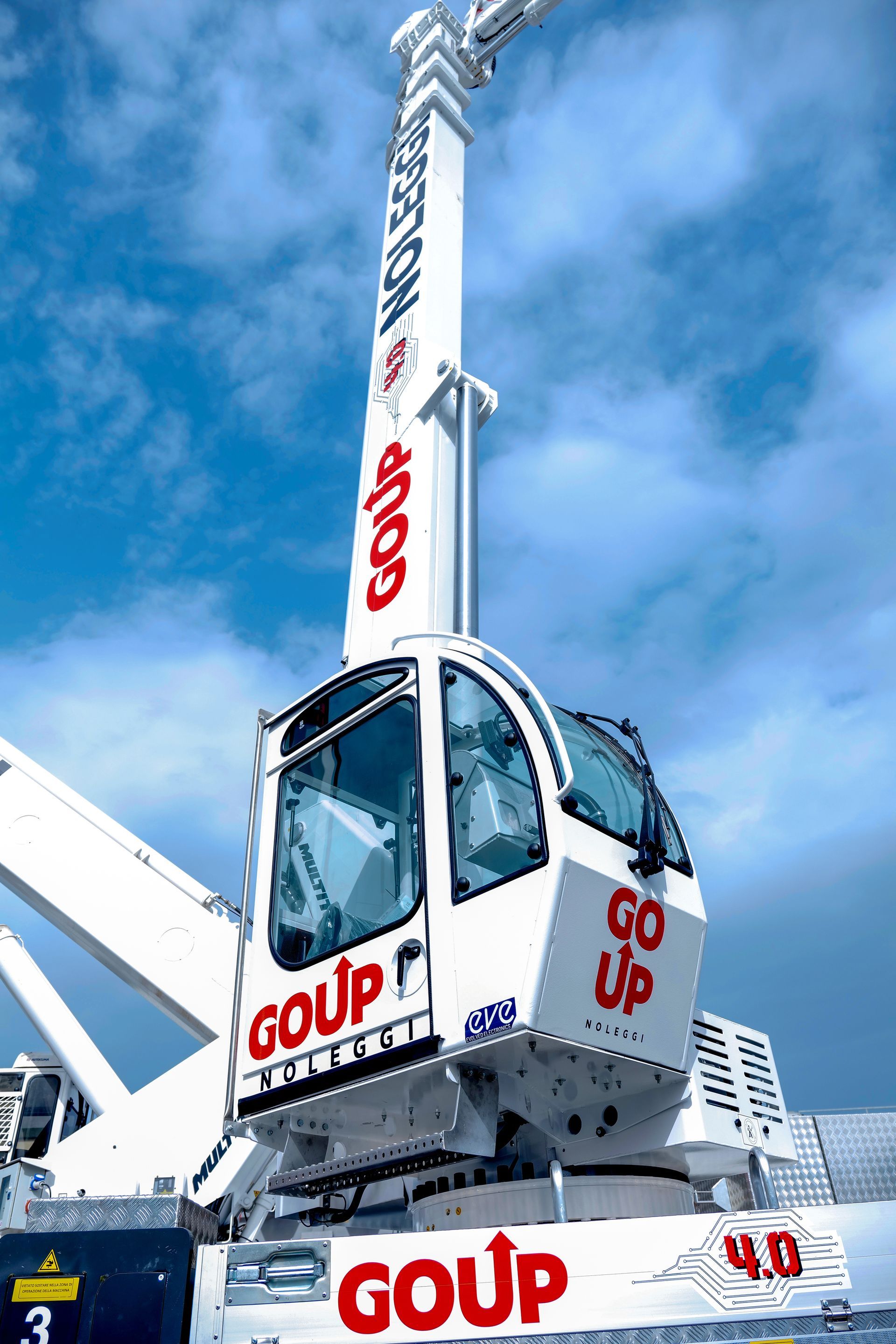 Furgone Iveco con piattaforma aerea