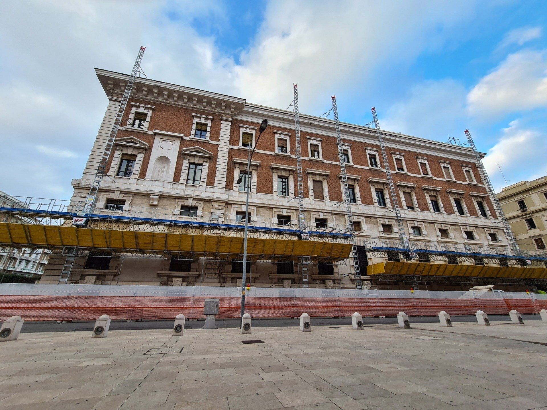Ponteggi elettrici bicolonna e monocolonna