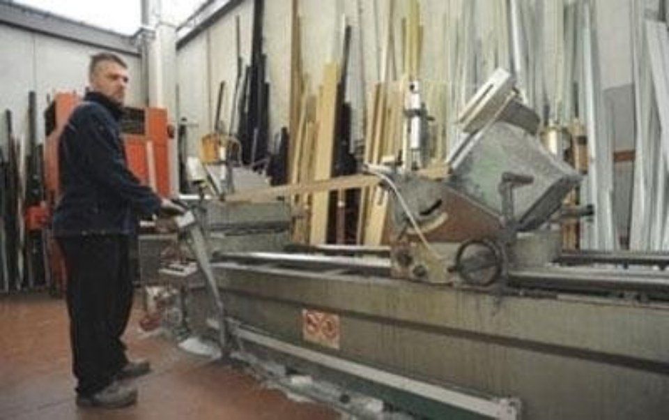 Laboratorio di produzione per infissi