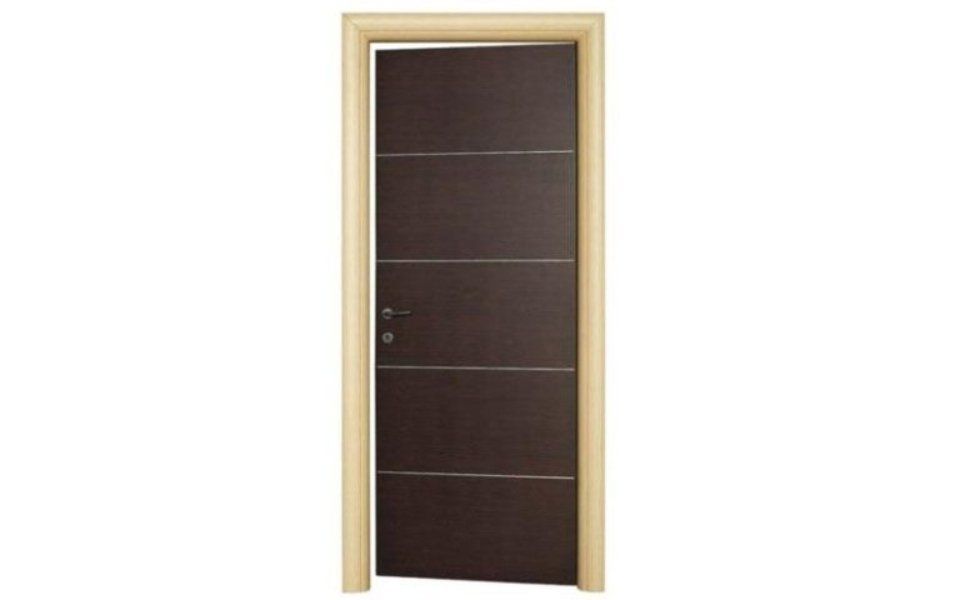 Porta in legno scura