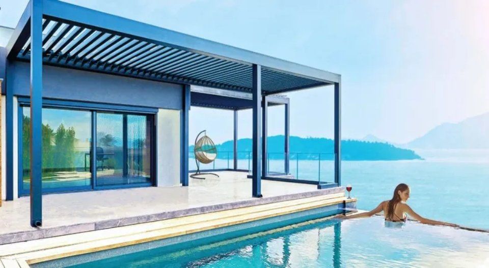 Pergola su piscina