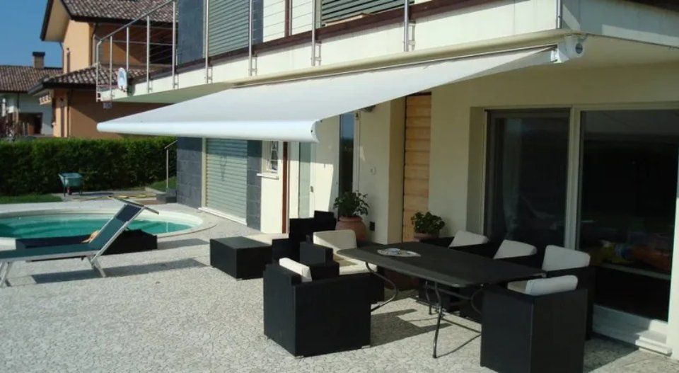 Veranda su tavolini