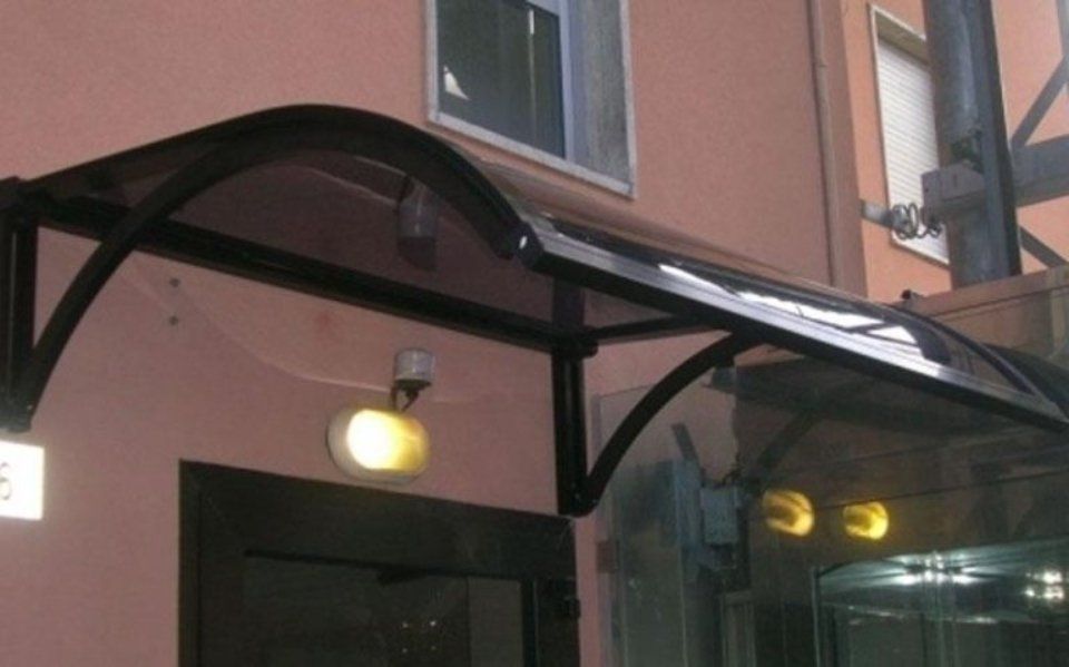 Pensilina in plexiglas