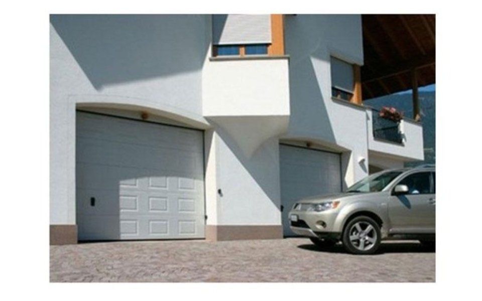 Porta per garage bianca