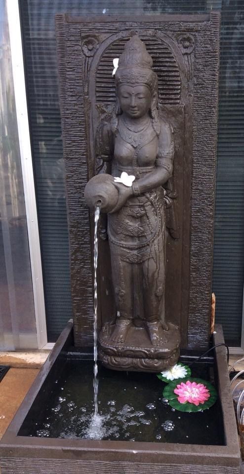 Two Dark Statue Sitting and Standin on the Wood — Sun City Pools In Hyde Park, QLD