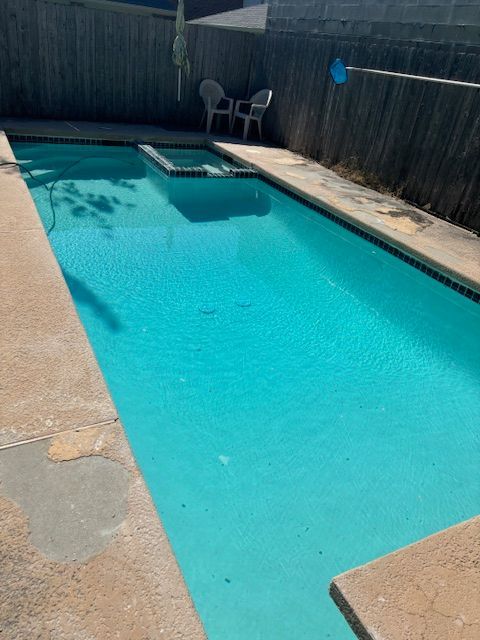 A picture of a clean pool in New Orleans, LA.