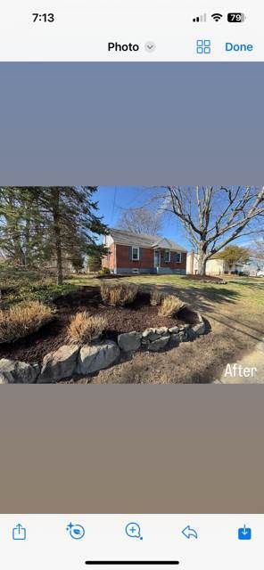 A phone screen shows a picture of a house and a garden.
