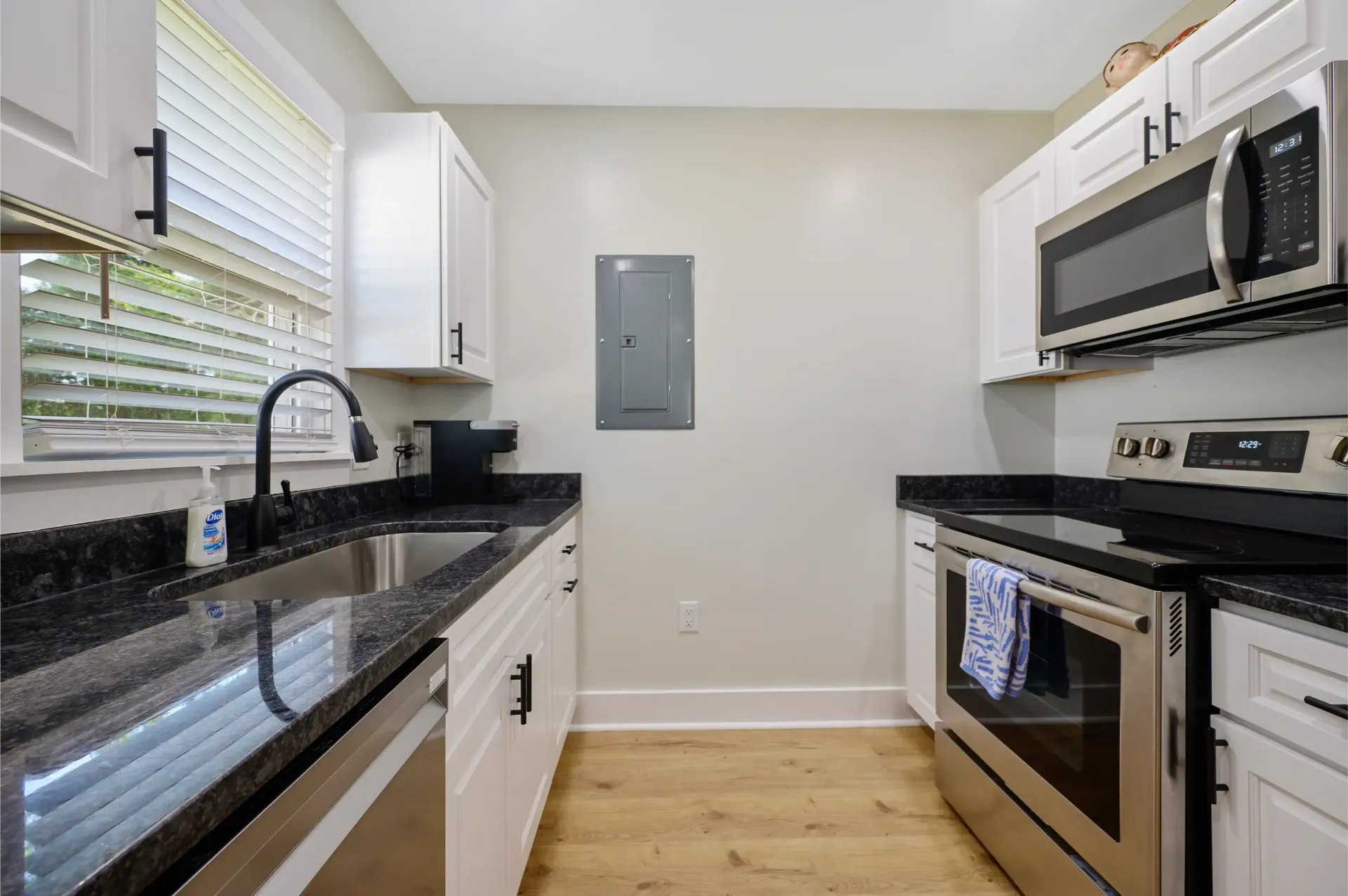 A kitchen with stainless steel appliances and granite counter tops