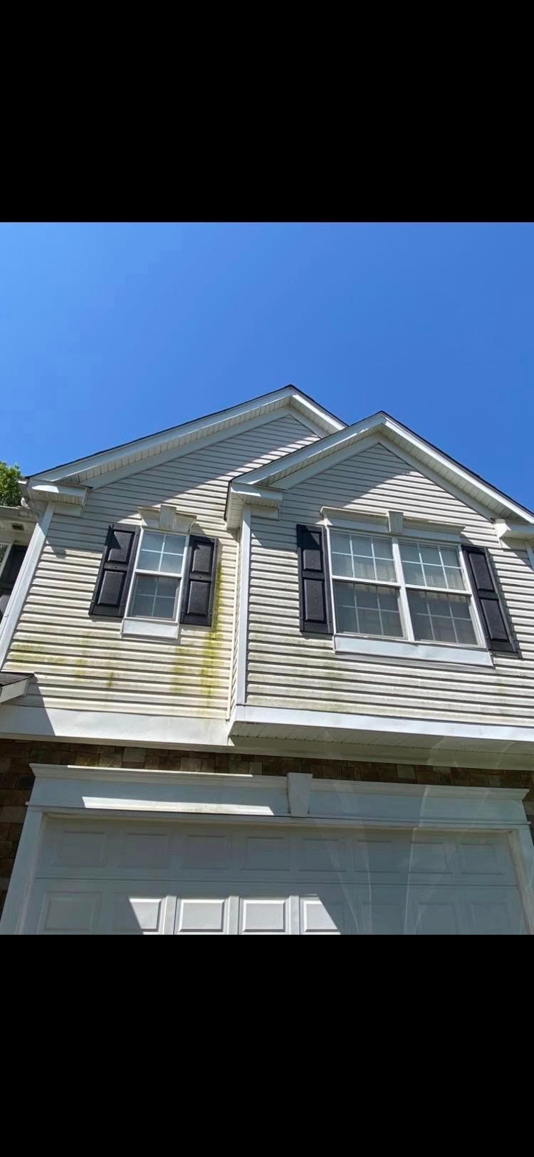  Clogged and stained siding showing signs of poor drainage before gutter cleaning service